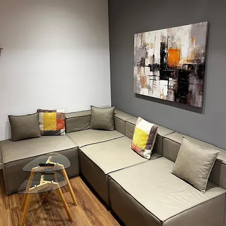 Luxe Haven New Bazzar 5 Тирана